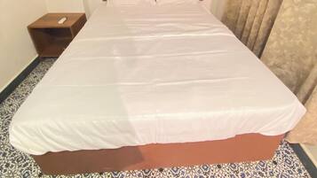 6 quartos, ferros/tábuas de passar roupa, Wi-Fi, roupa de cama