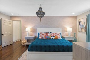 4 bedrooms, desk, iron/ironing board, travel cot - Living The Dream in Belmont N.C. / Heated Pool! (Belmont)