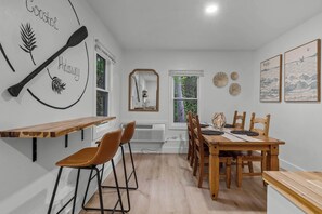 Dining - Charming studio in welcoming Daytona Beach with WiFi, AC (Holly Hill)