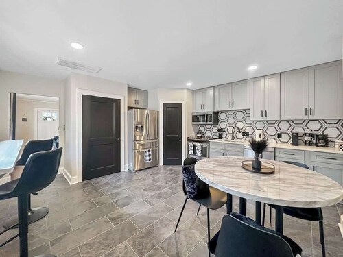 Black and white chic retreat