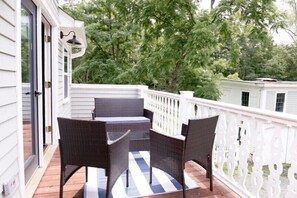 Departamento, baño privado | Vista del balcón