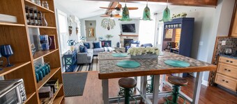 King Bed | Fire Place | Chefs Kitchen | Fast WiFi