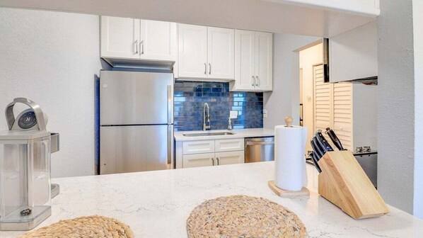 Uuni, liesi, astianpesukone, kahvin-/teenkeitin