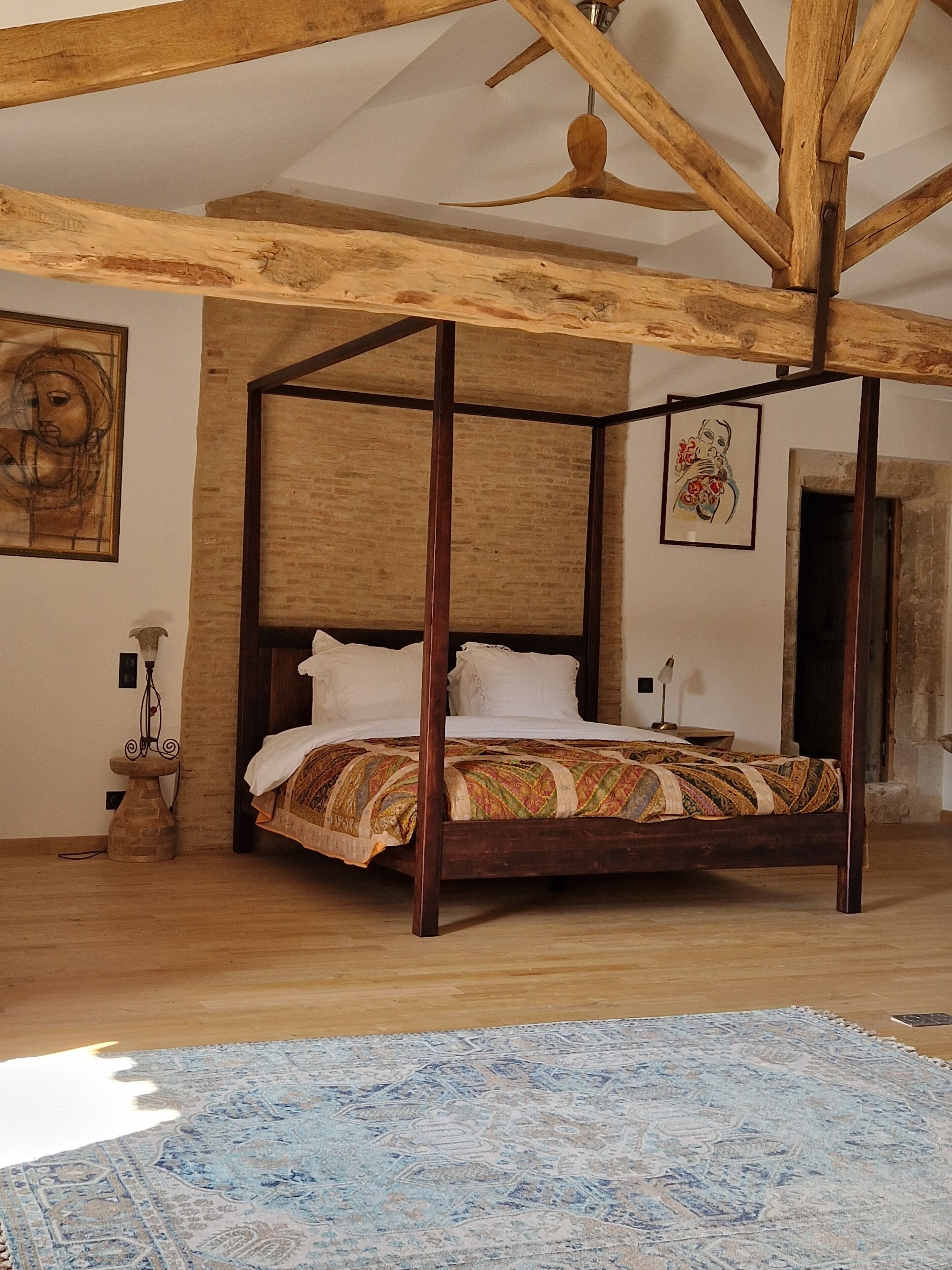 10 chambres, fer et planche à repasser, Wi-Fi, draps fournis