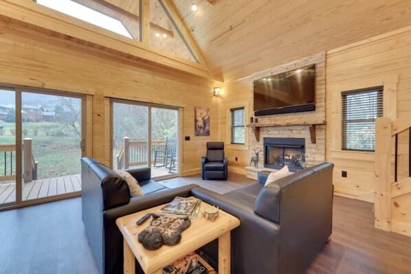 Smart TV, fireplace, stereo