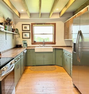 Réfrigérateur, micro-ondes, four, lave-vaisselle