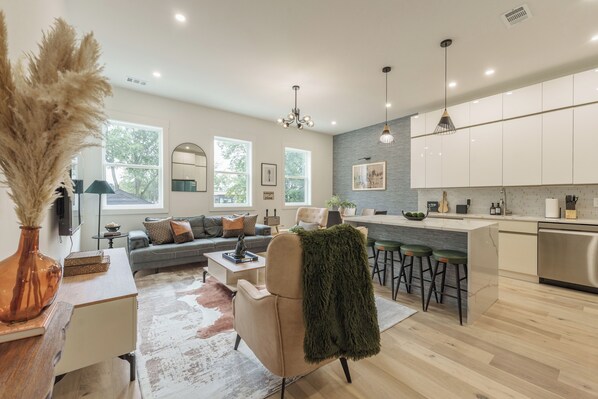 Deluxe Townhome | Living area