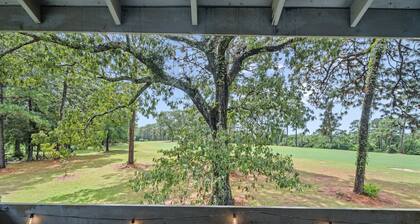 The Club House, 1-bedroom condo with WiFi, on the 18th hole in welcoming Daphne