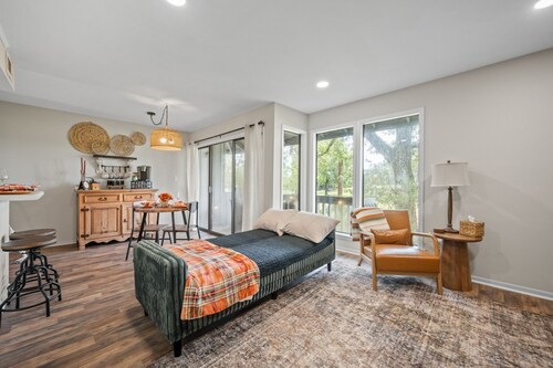 The Club House, 1-bedroom condo with WiFi, on the 18th hole in welcoming Daphne