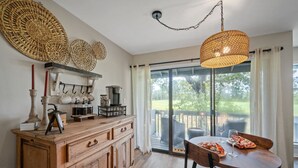 Dining - The Club House, 1-bedroom condo with WiFi, on the 18th hole in welcoming Daphne (Daphne)