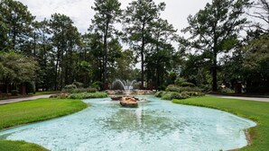 Property grounds - The Club House, 1-bedroom condo with WiFi, on the 18th hole in welcoming Daphne (Daphne)