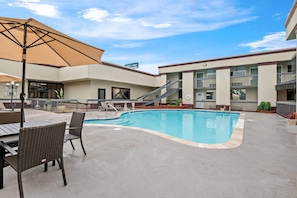 Seasonal outdoor pool - Quality Inn Harvey - New Orleans (Harvey)
