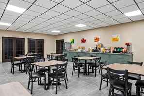 Free daily breakfast 