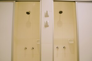 Classic Shared Dormitory, Courtyard View | Bathroom - Magar Hostel Bar (Cusco)