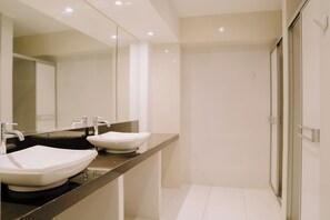 Bathroom - Magar Hostel Bar (Cusco)