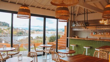 Bar (en la propiedad)