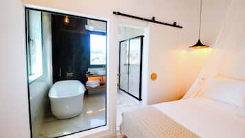 Premium-Doppelzimmer, Flussblick | Badezimmer | Haartrockner, Bademäntel, Hausschuhe, Handtücher
