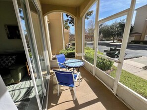 Outdoor dining - Amazing Condo 1st Floor!!!! Near pool!!!!!<br>Bring the whole family to this great place with lots of room for fun. Enjoy a vacation in our marvelous 2BR / 2BTH located in Windsor Hills Resort! Enjoy the pool, jacuzzi, water park, cinema, gym, arcade (Kissimmee)