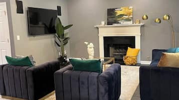 Smart-tv, eldstad och tv-spel