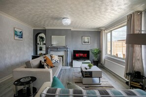 Living area - Wickersley House, Rotherham for Contractors and Families (Hosted by Emu-J Stays) (Rotherham)