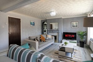Living area - Wickersley House, Rotherham for Contractors and Families (Hosted by Emu-J Stays) (Rotherham)