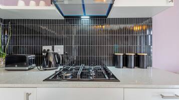 Frigorífic, microones, forn i placa de cuina