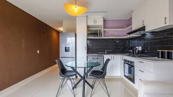 KylskÄp, mikrovÄgsugn, ugn och spishÀll