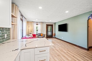 Interior - Downtown Zen - Central Location in Centerville, OH (Centerville)