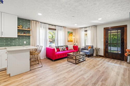 Downtown Zen - Central Location in Centerville, OH