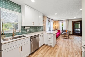 Fridge, microwave, oven, stovetop - Downtown Zen - Central Location in Centerville, OH (Centerville)
