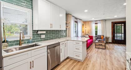 Downtown Zen - Central Location in Centerville, OH