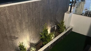 المنطقة المحيطة بالمنشأة