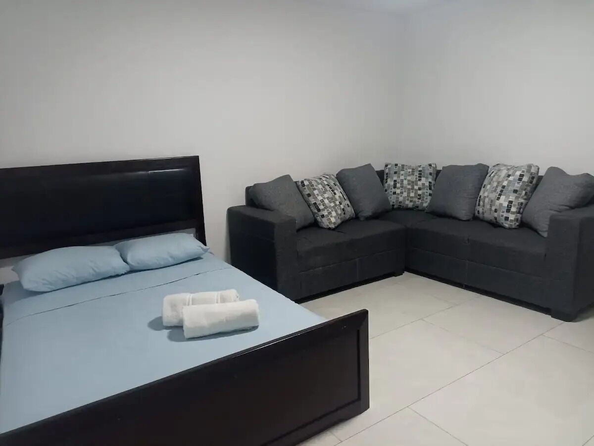 5 slaapkamers, een strijkplank/strijkijzer, gratis wifi, beddengoed