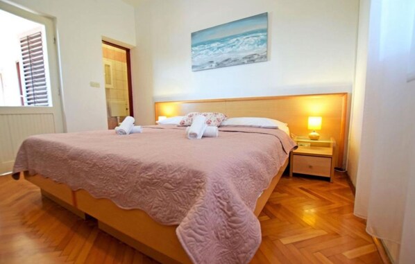 1 bedroom, WiFi, bed sheets