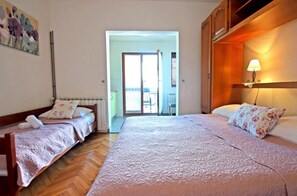 1 quarto, acesso à internet, roupa de cama