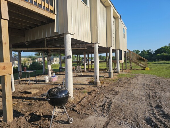 Outdoor dining - The LA. Lodge Charming 2 Bedroom Fishing/Hunting Camp in Venice, La. (Buras)