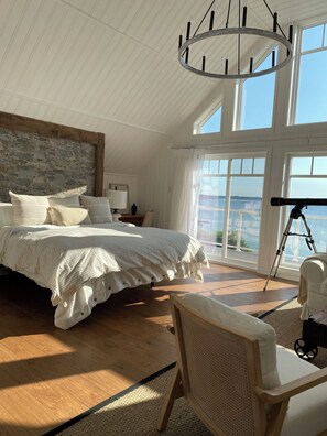 5 bedrooms, desk, iron/ironing board, free WiFi