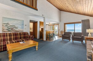 Exclusive Townhome, 2 Bedrooms | Bathroom | Free toiletries, hair dryer, towels, soap