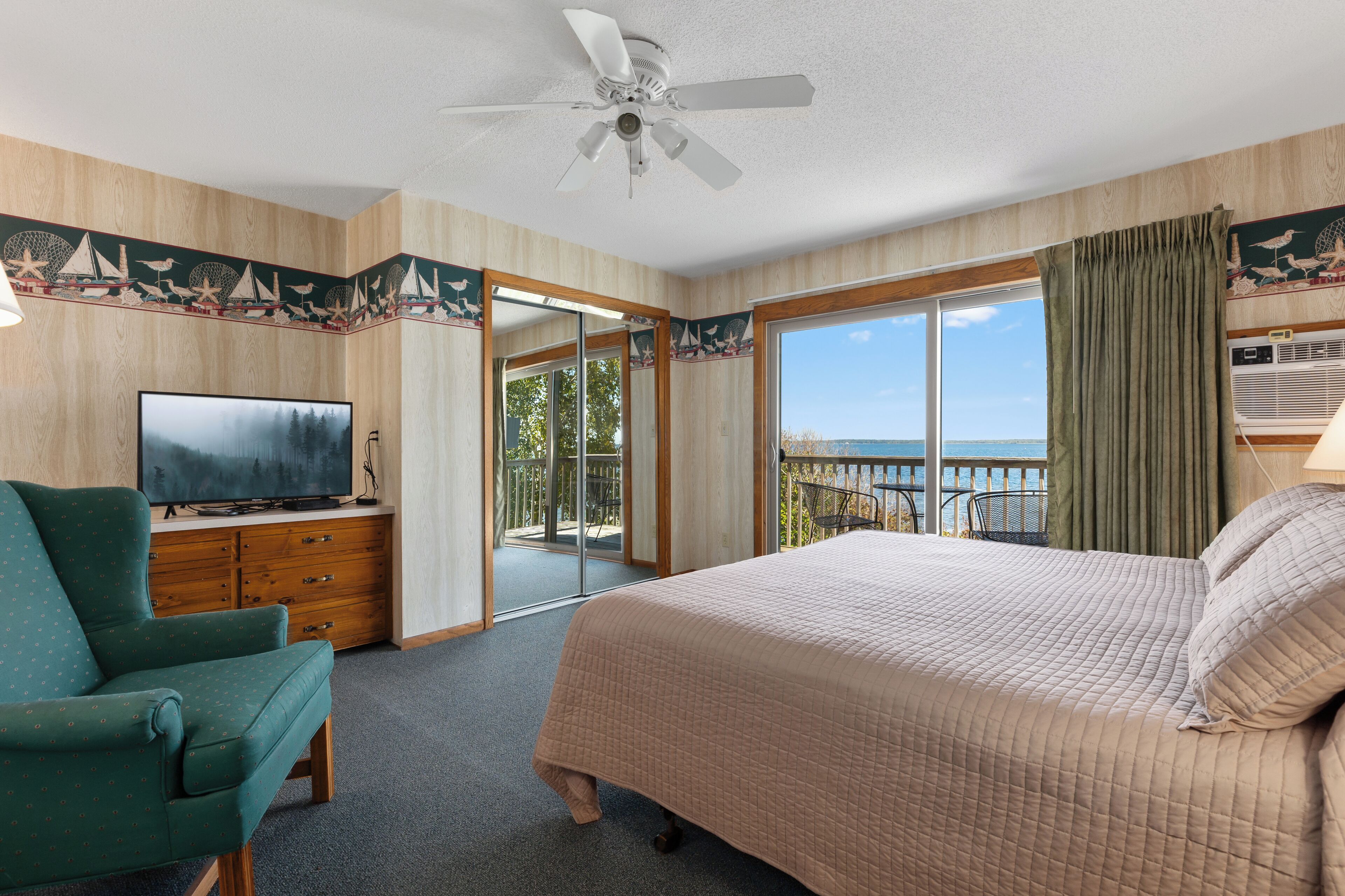 Exclusive Townhome, 2 Bedrooms | Bed sheets