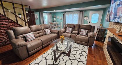 Cute n spacious Westbrook home very close to Buffalo Int Airport and everywhere!
