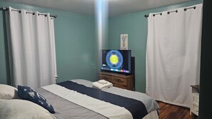 4 bedrooms, iron/ironing board, WiFi, bed sheets
