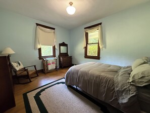 3 bedrooms, iron/ironing board, WiFi, bed sheets - Peaceful, affordable cottage perfect for your next mountain getaway (Greenville)