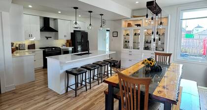 Two bedroom full house downtown Little Italy, Ottawa with upper deck spa.