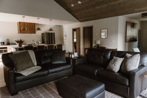 Smart TV, stereo - Haven+Hyde: Charming 2-bd, 1 bath HOT TUB at Castle Rock Lake, WI (New Lisbon)