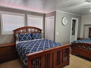 3 bedrooms, iron/ironing board, free WiFi - Sandusky OH Boathouse (Sandusky)