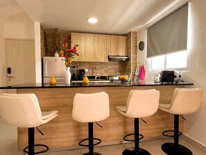 Frigorifero, forno, macchina per tè/caffè, bollitore elettrico