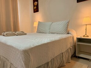 2 habitaciones, tabla de planchar con plancha, wifi y ropa de cama 