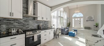 6 bedroom Large house. Near Airport,Outlets Mall, No big Party, Pets Friendly