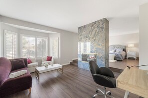 6 chambres, fer et planche à repasser, Wi-Fi, draps fournis