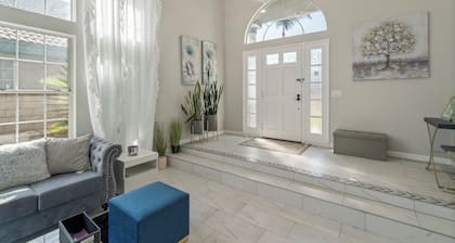 6 bedroom Large house. Near Airport,Outlets Mall, No big Party, Pets Friendly